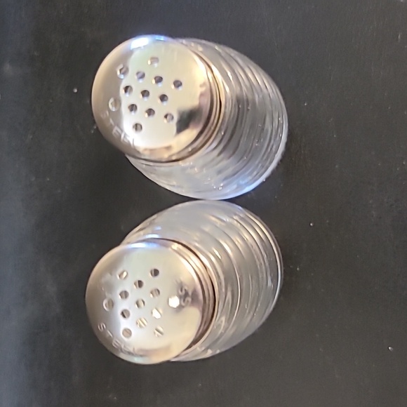 Vintage Beehive Pattern Glas Salt & Pepper Shakers - Picture 5 of 8